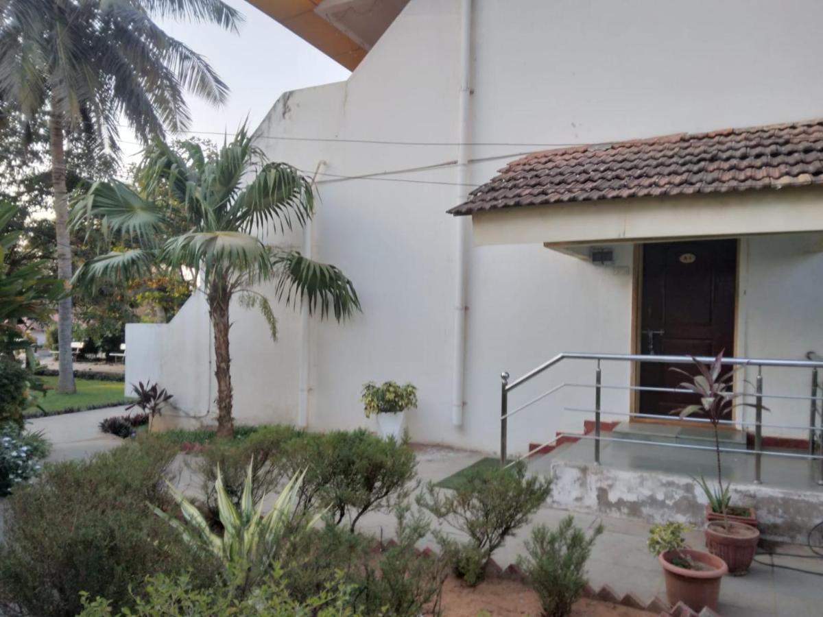 Calangute Residency Hotel Exterior photo